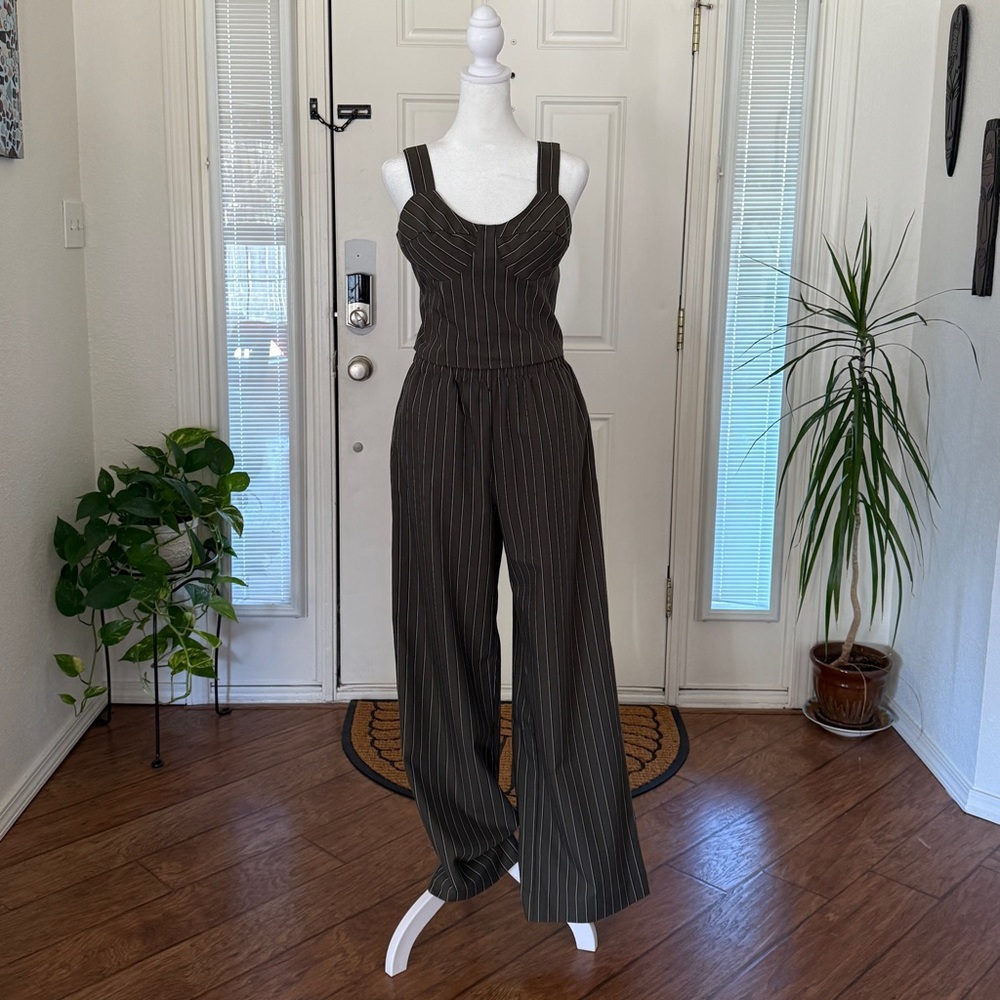 Gianni Bini Olive Pinstripe Two-Piece Set – Corset Top & Wide-Leg Pants